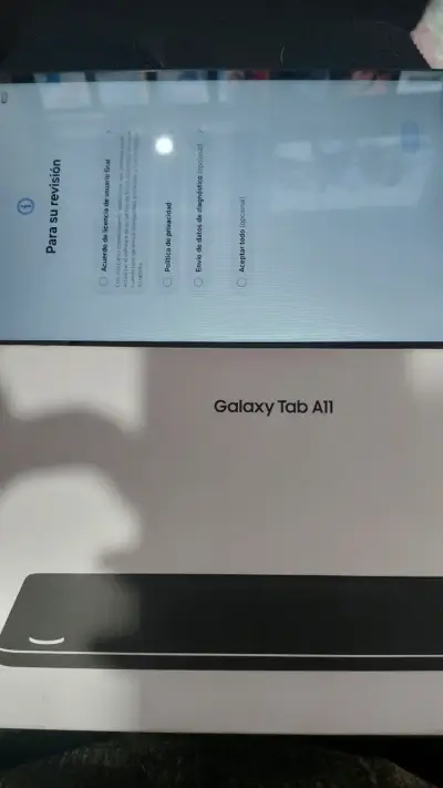 Tablet Samsung Galaxy Tab A11 con accesorios - miniatura 2