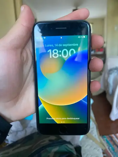 iPhone 8 en buen estado con batería al 78% - miniatura 1