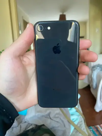iPhone 8 en buen estado con batería al 78% - miniatura 2
