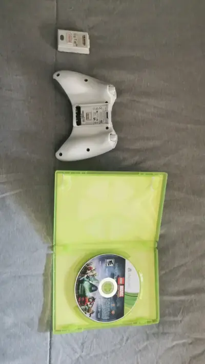 Lego marvel super héroes + mando xbox 360 - miniatura 3
