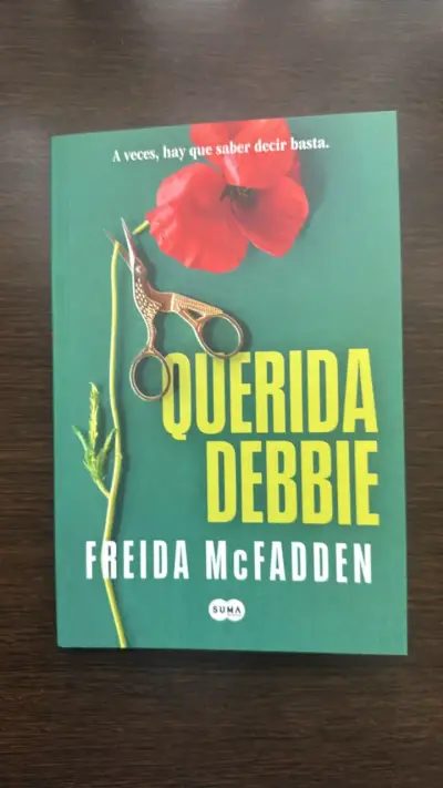 Libro Querida Debbie de Freida McFadden - miniatura 1