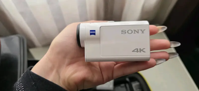 Cámara de Acción Sony 4K con Accesorios - 3