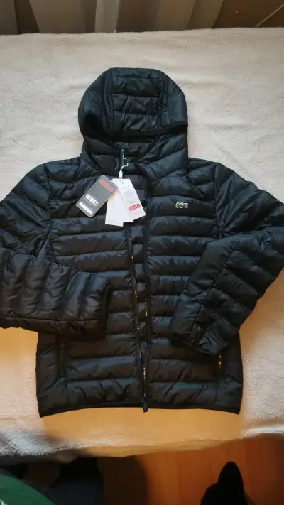 Chaqueta acolchada negra con capucha Lacoste - miniatura 1