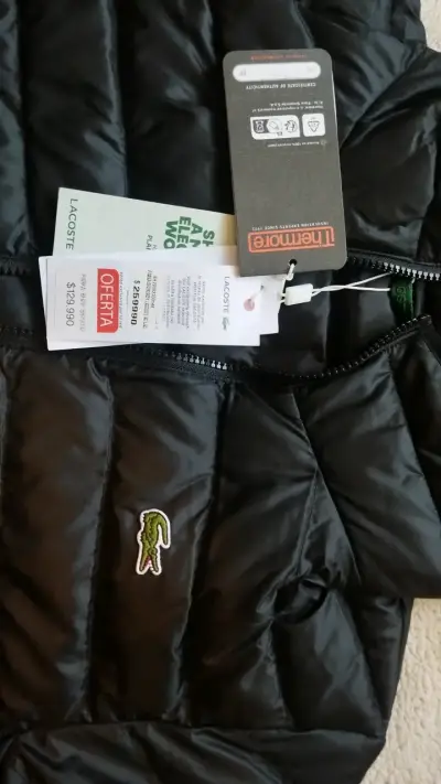 Chaqueta acolchada negra con capucha Lacoste - miniatura 2