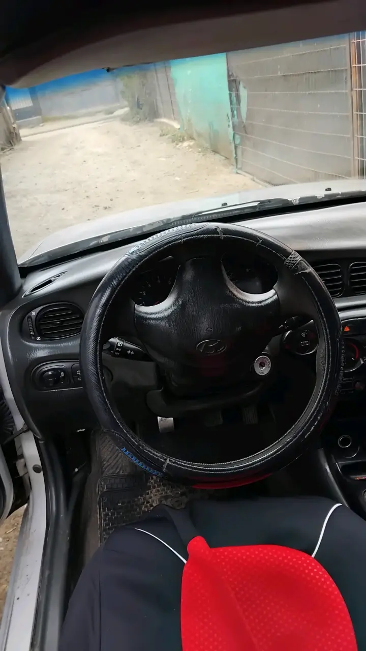 Auto compacto usado en buen estado - 2