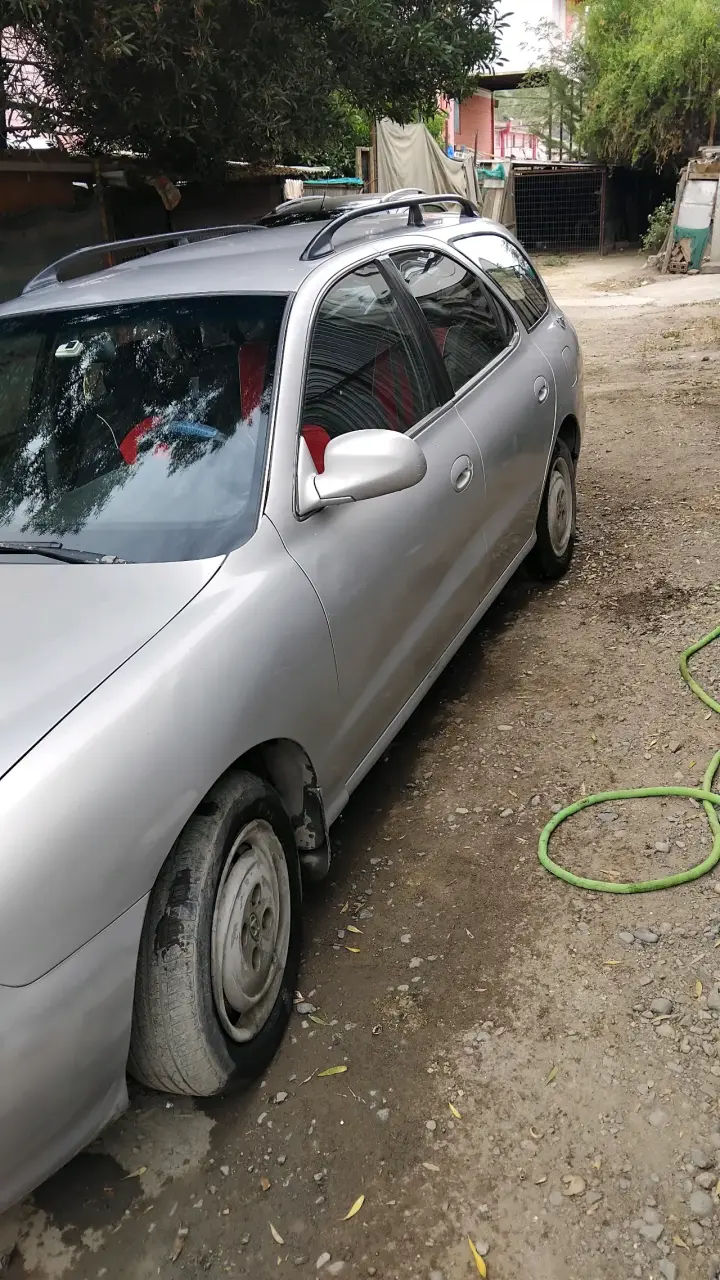 Auto compacto usado en buen estado - 5