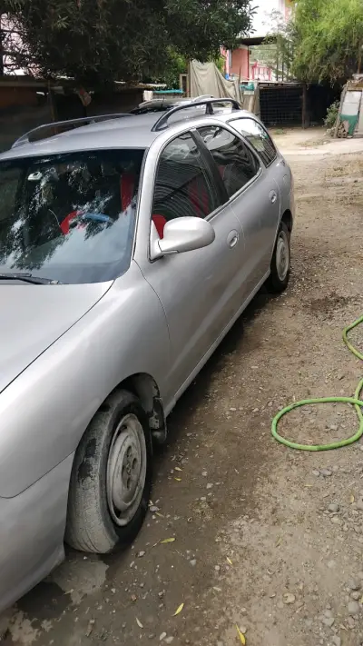 Auto compacto usado en buen estado - miniatura 5