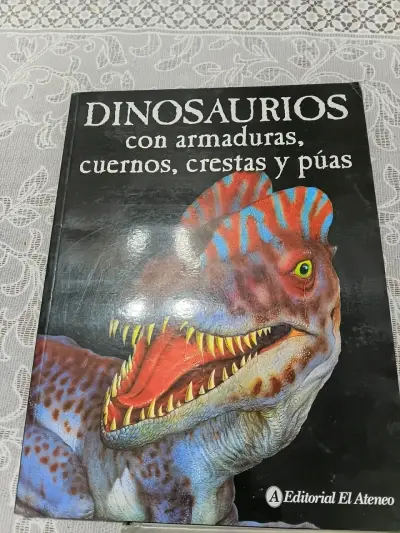 Libro Dinosaurios con Armaduras y Cuernos - miniatura 1