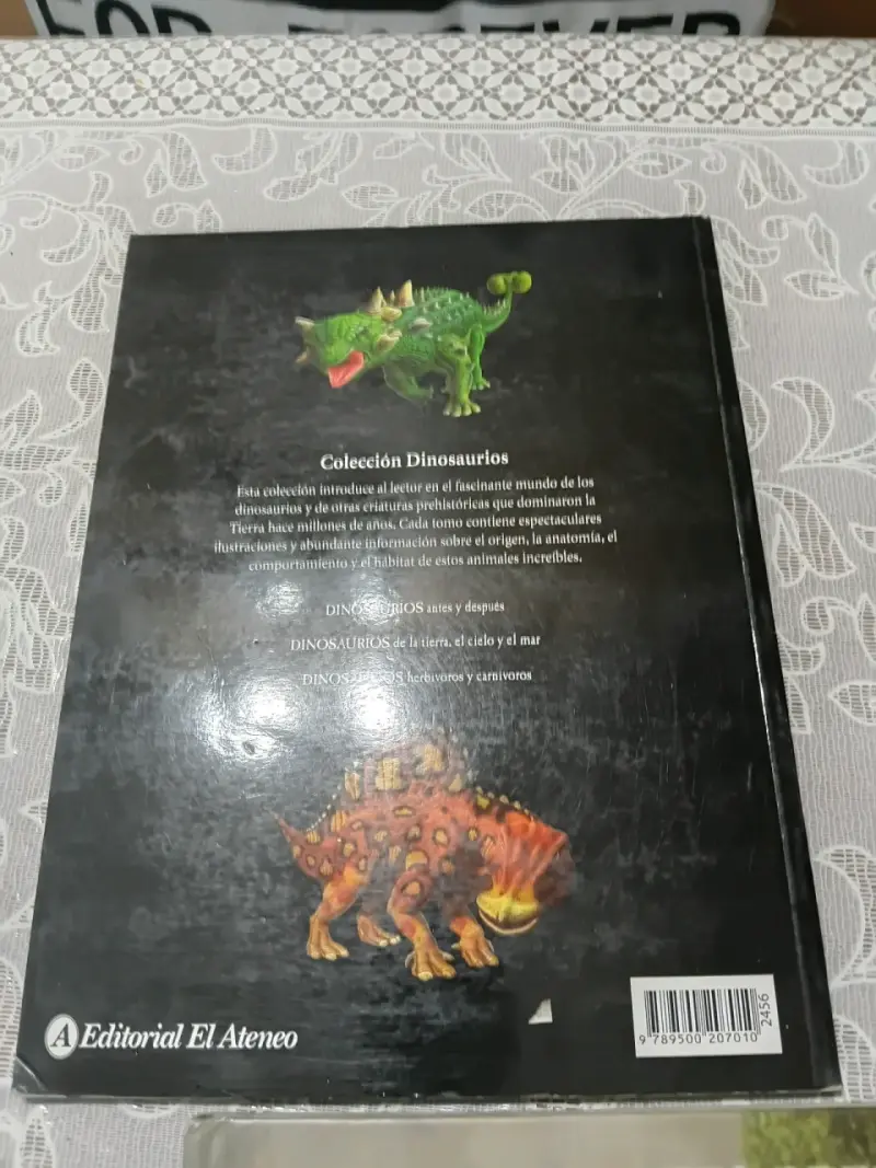 Libro Dinosaurios con Armaduras y Cuernos - 2