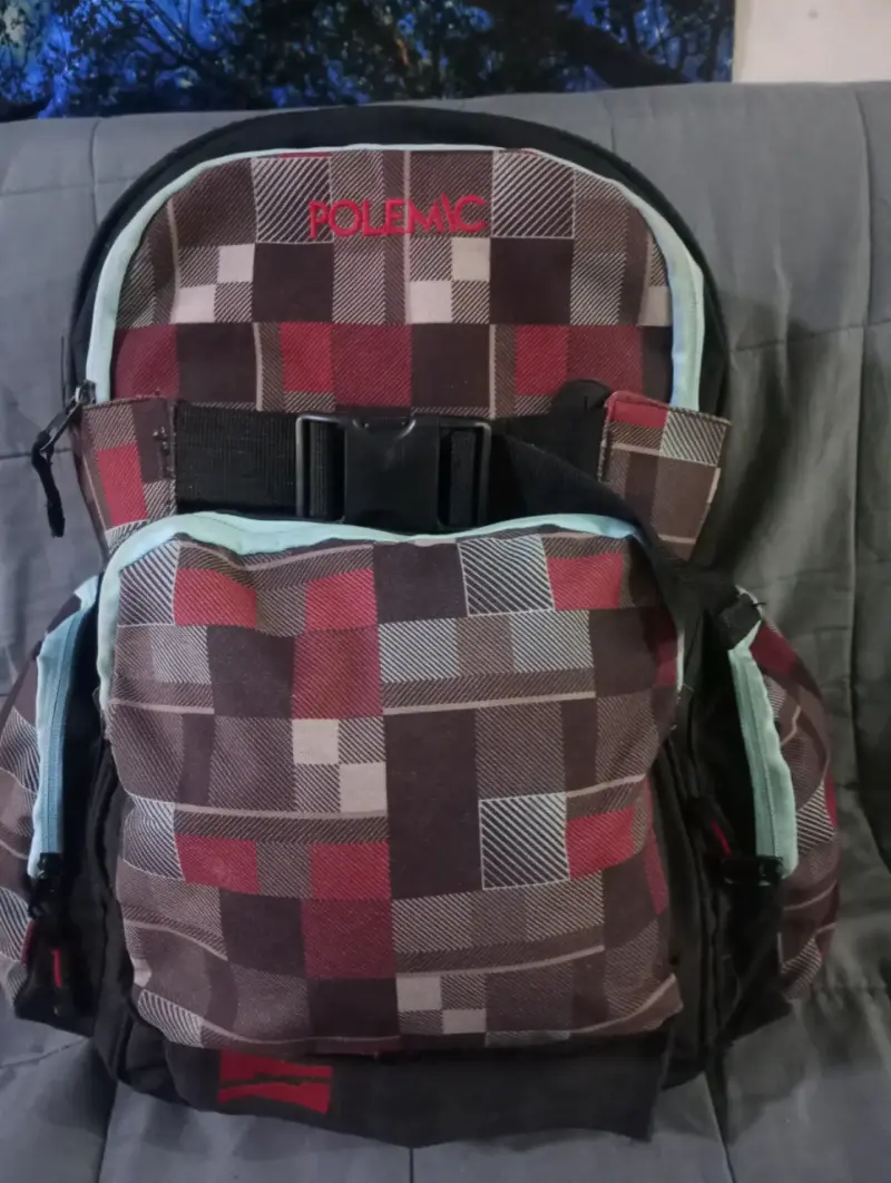 Mochila Polemic con diseño a cuadros y soporte para skate - 1