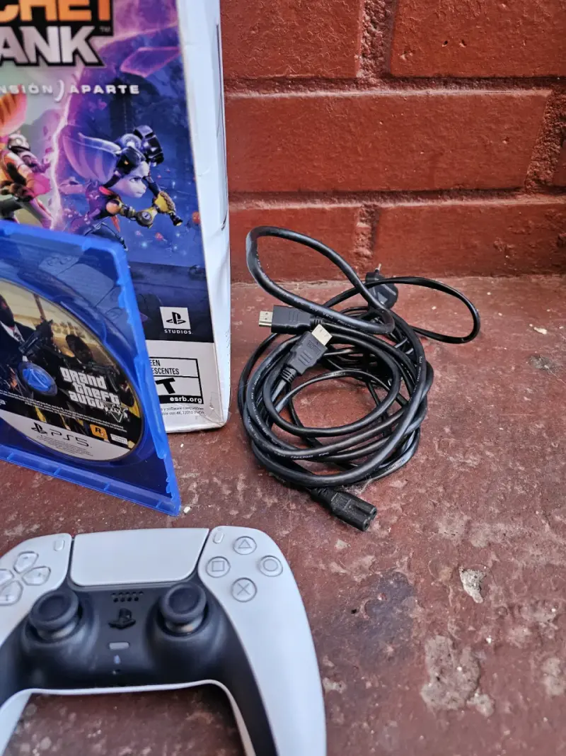 Sony PlayStation 5 PS5 Slim + 2 Mandos + Juego - 4