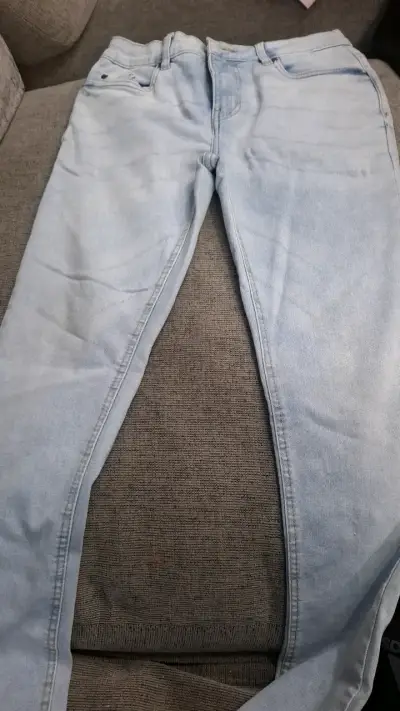 Jeans de mezclilla azul claro para hombre - miniatura 1