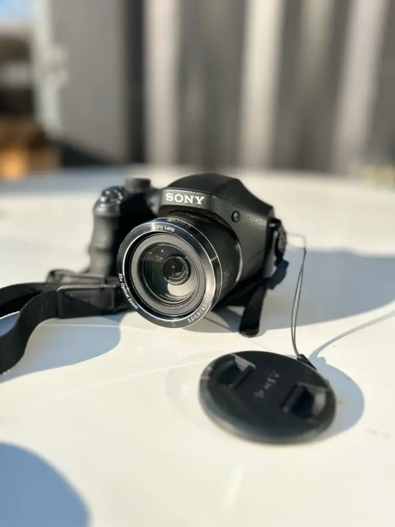Cámara Fotográfica Sony Con Zoom Óptico De 35x - 1