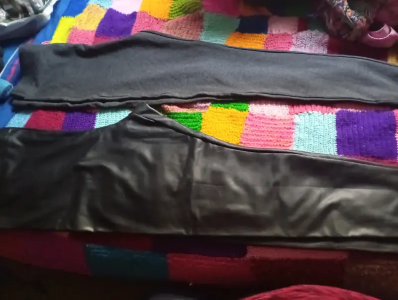 Leggings de cuero sintetico y gris  mujer - 3