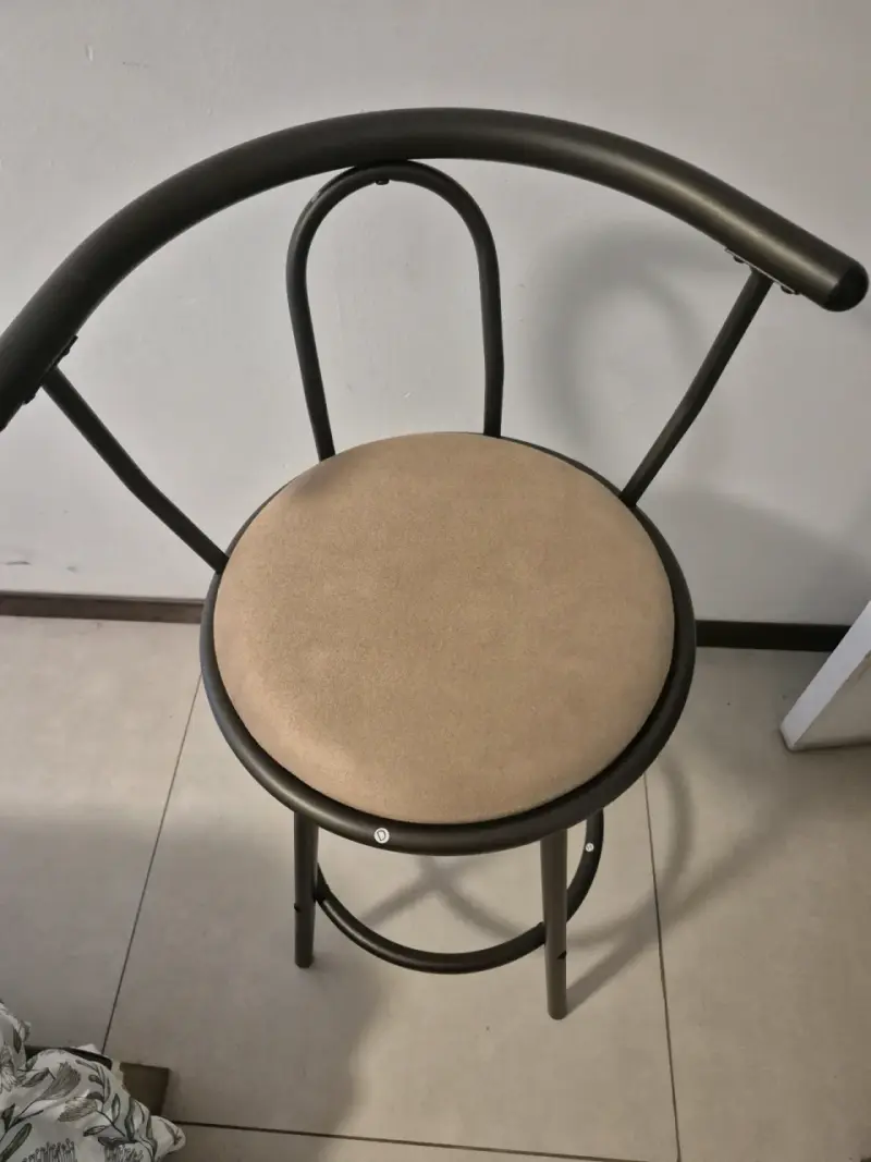 Silla alta de bar con asiento beige - 2