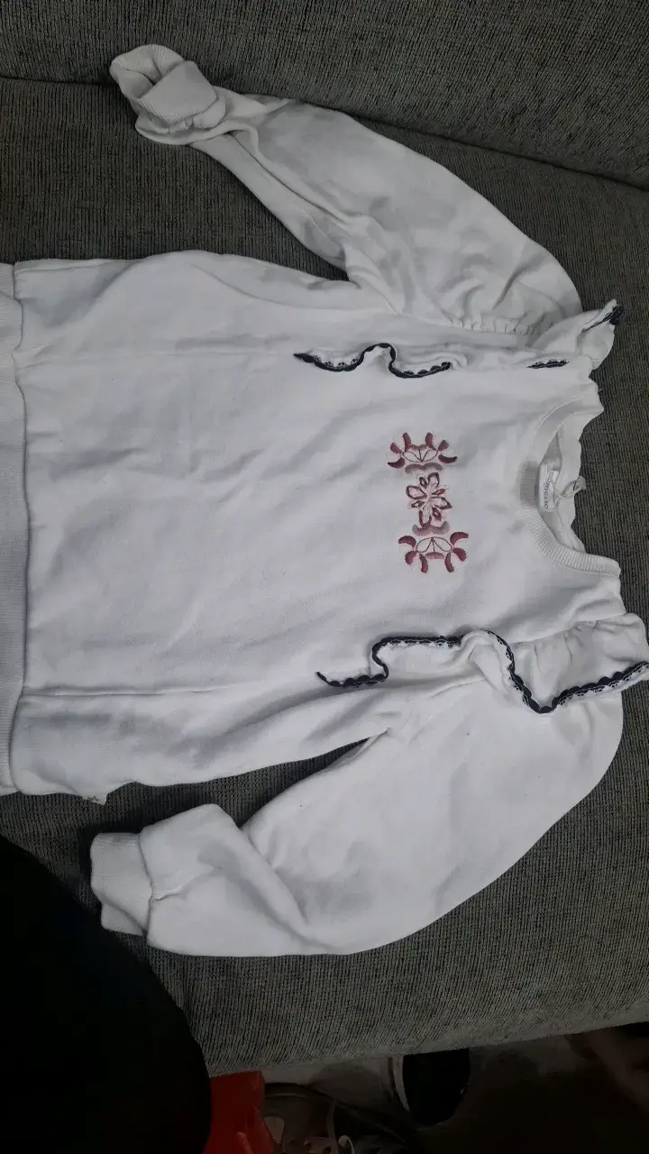 Polerón blanco con bordado floral para niña - 2