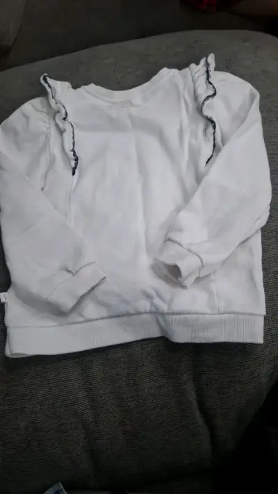 Polerón blanco con bordado floral para niña - miniatura 3
