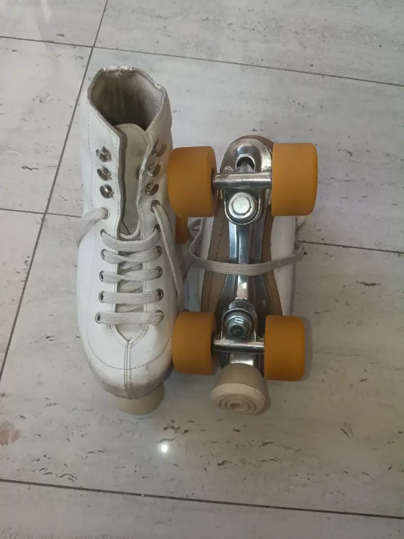 Patines de Cuatro Ruedas Blancos para niños. - 2
