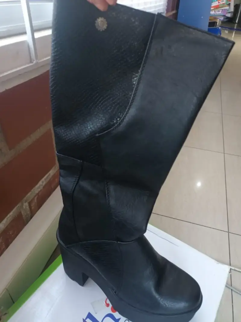 Botas negras con forro animal print - 2