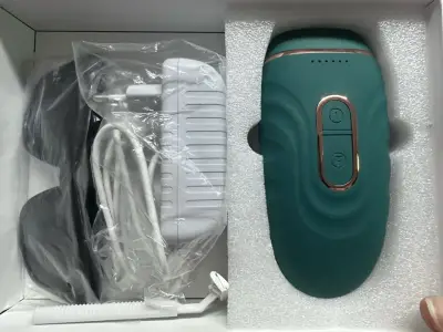 Depiladora IPL portátil con accesorios - miniatura 1