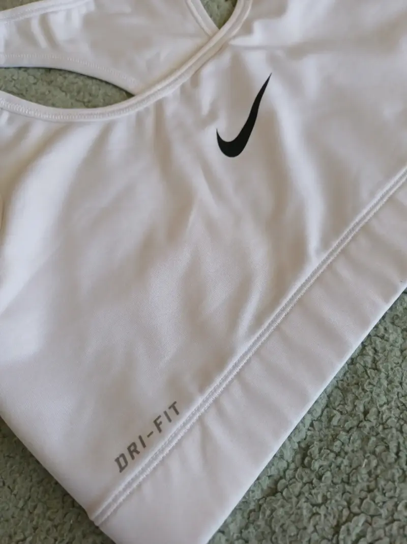 Top deportivo Nike Dri-FIT blanco - 3