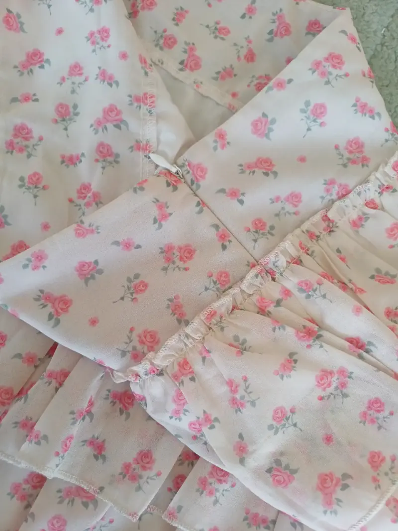 Falda corta con estampado floral rosa - 2