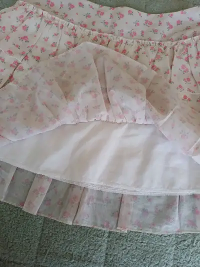Falda corta con estampado floral rosa - miniatura 3