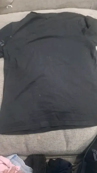 Polera negra Monsta con diseño rockero - miniatura 2