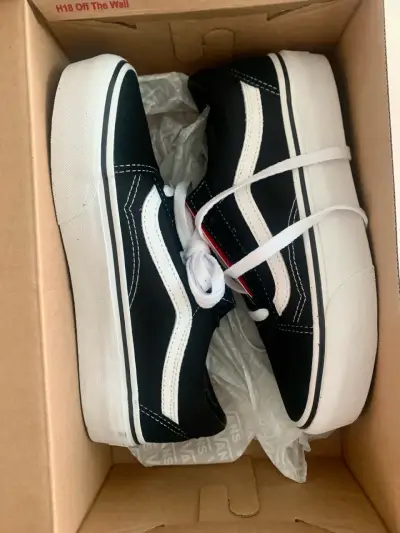 Zapatillas Vans Old Skool Plataforma Negro/Blanco - miniatura 1