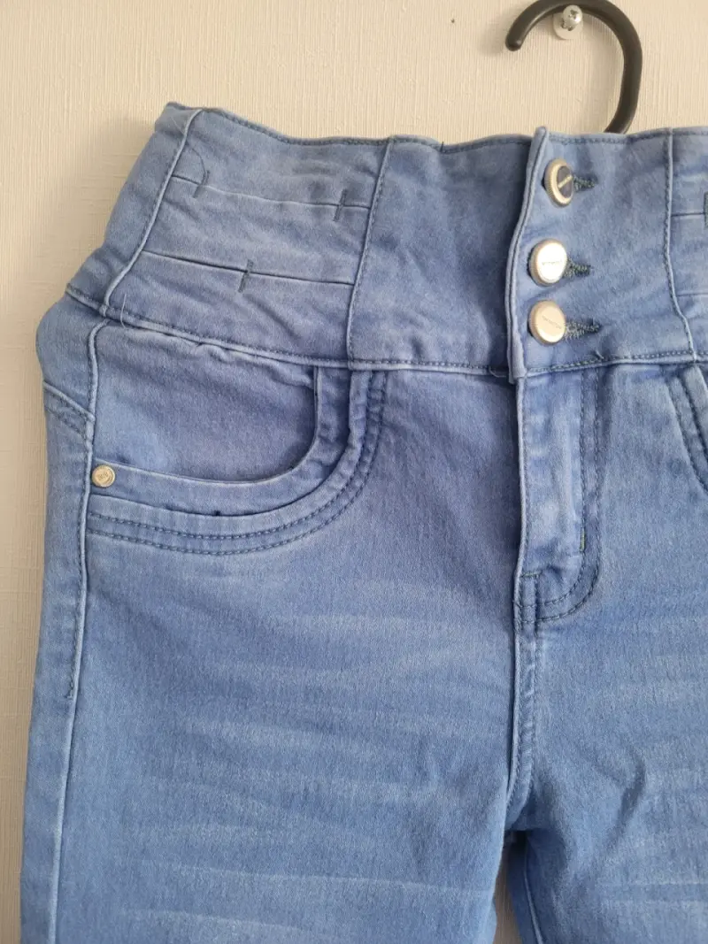 Jeans de tiro alto azul claro para mujer talla 32 - 2