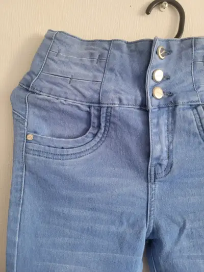 Jeans de tiro alto azul claro para mujer talla 32 - miniatura 2