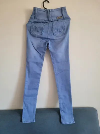 Jeans de tiro alto azul claro para mujer talla 32 - miniatura 3