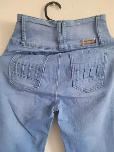 Jeans de tiro alto azul claro para mujer talla 32 - miniatura 4