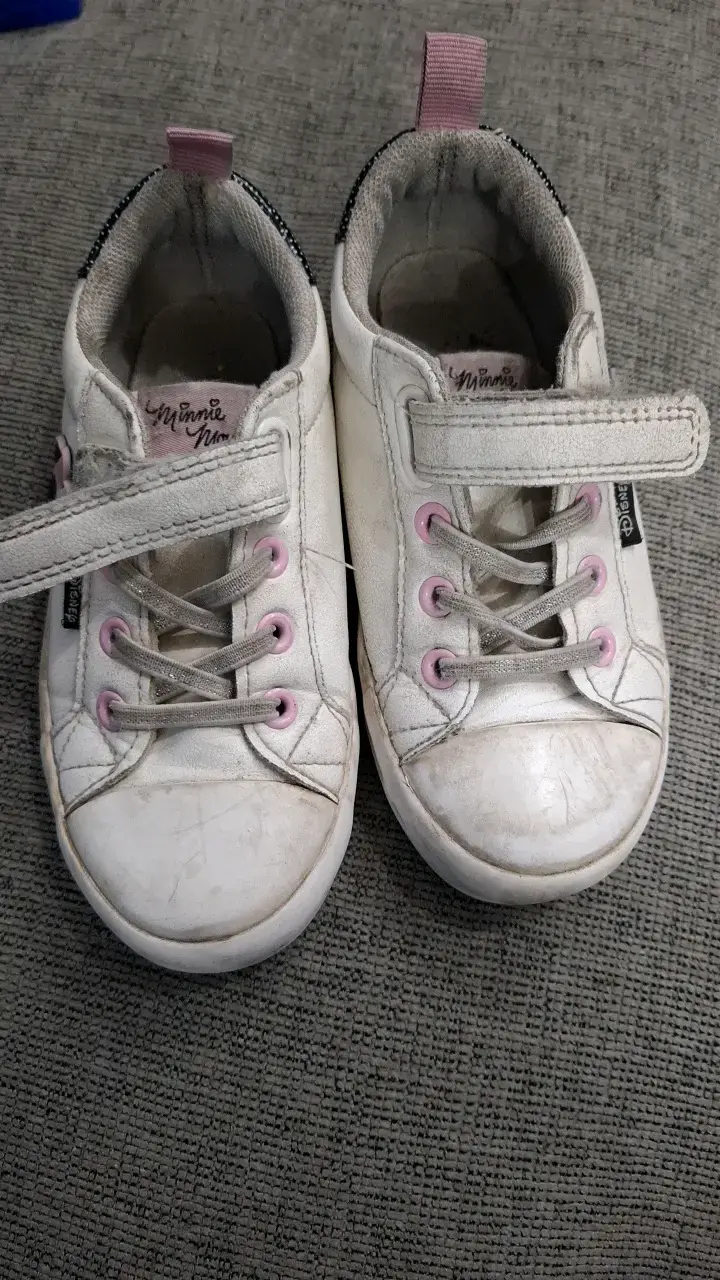Zapatillas blancas de niña con diseño de Minnie - 3
