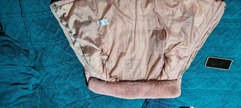 Chaqueta acolchada rosada con forro de felpa - 5