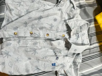 Camisa de niño a rayas con estampado de hojas - miniatura 1