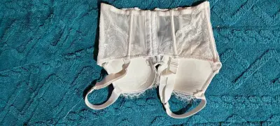 Corset blanco de encaje Victoria's Secret - miniatura 2