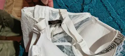 Corset blanco de encaje Victoria's Secret - miniatura 3