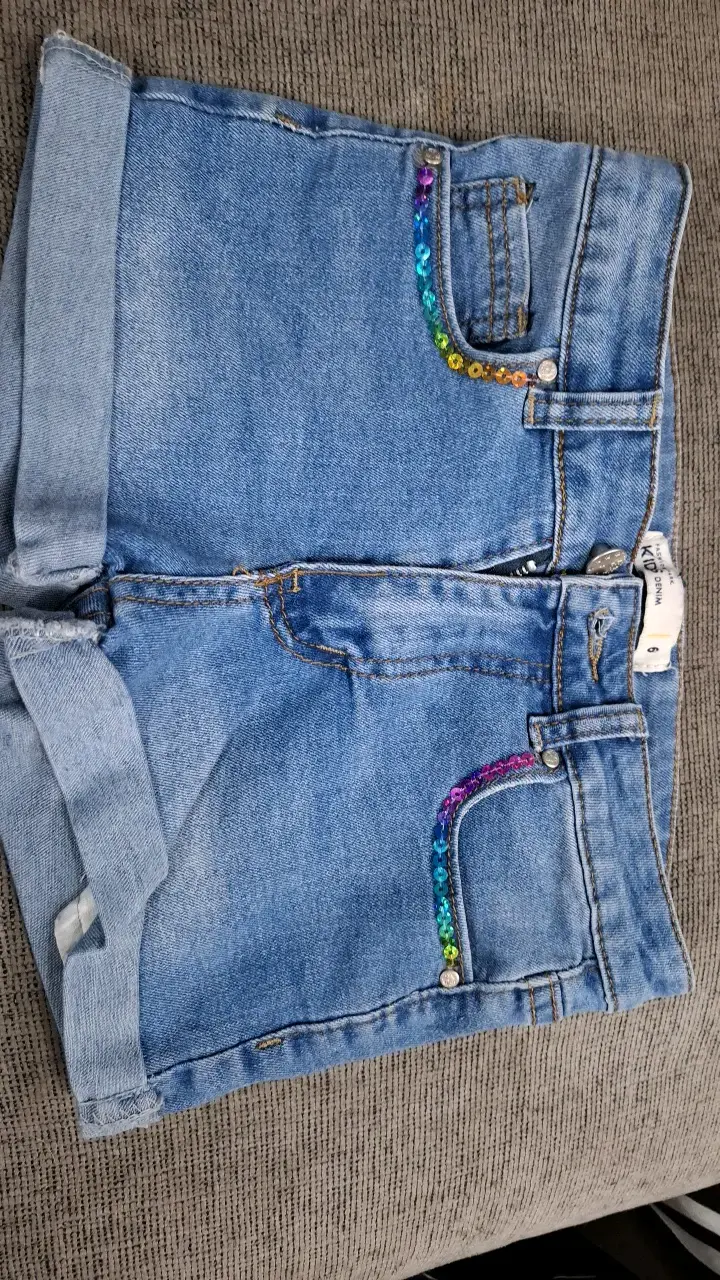 Shorts de mezclilla con lentejuelas para niña