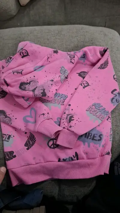 Polerón con capucha rosa estampado niña - miniatura 2
