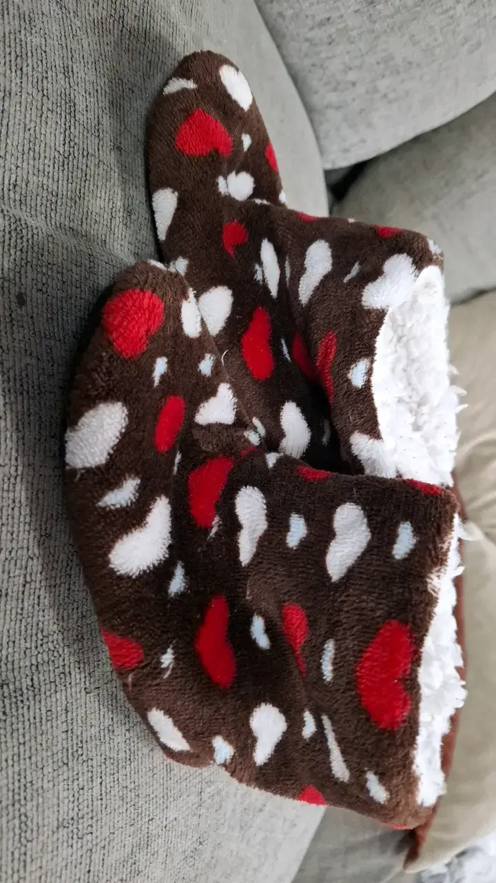 Pantuflas de felpa con diseño de corazones - 2
