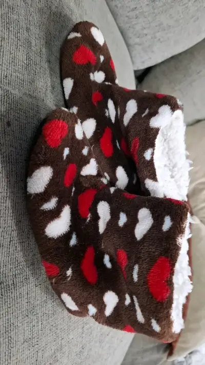 Pantuflas de felpa con diseño de corazones - miniatura 2