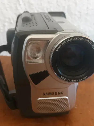 Videocámara Samsung con lente 22x óptico - miniatura 1