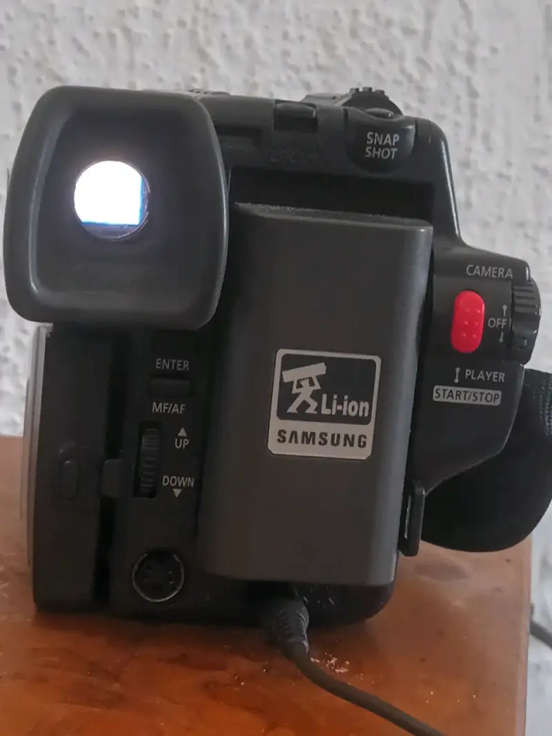 Videocámara Samsung con lente 22x óptico - 2