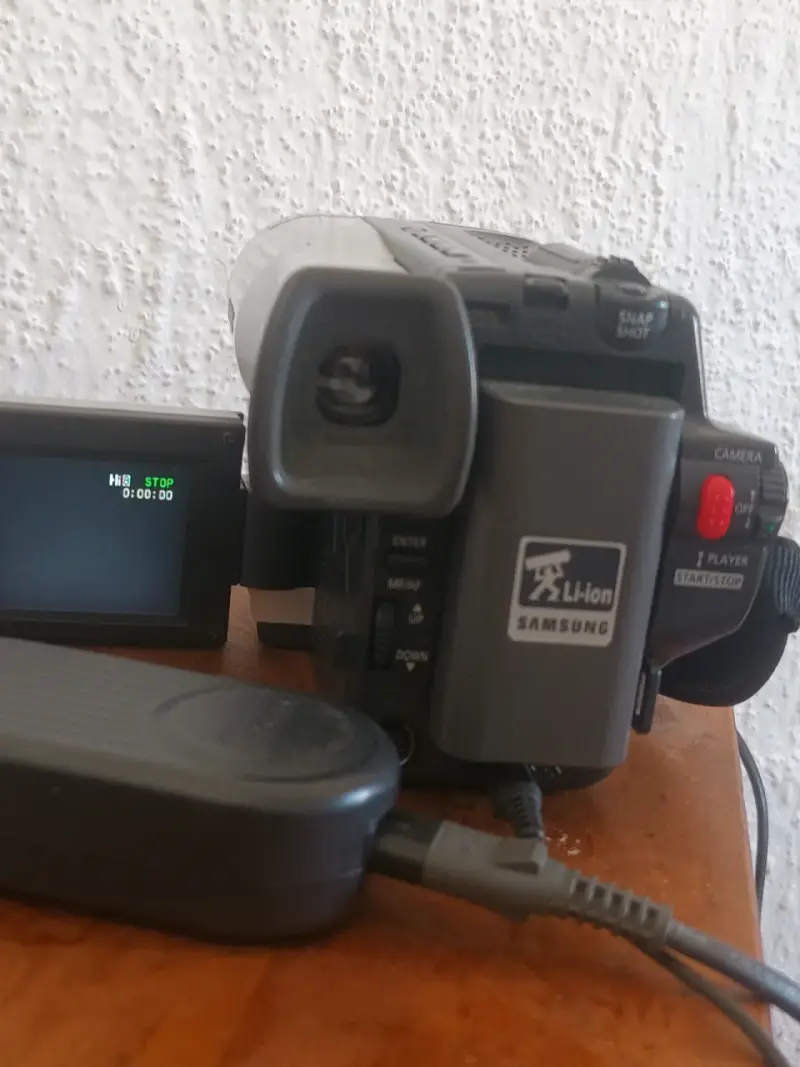 Videocámara Samsung con lente 22x óptico - 4