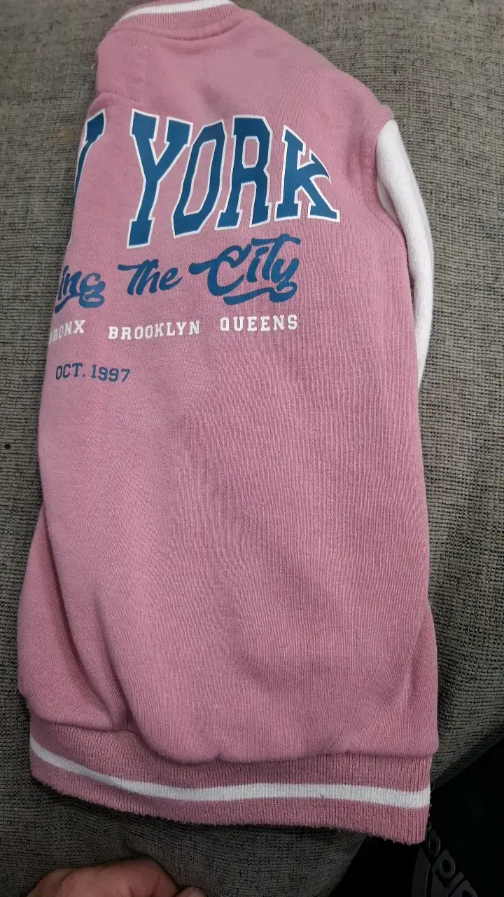 Chaqueta rosada estilo varsity para niña - 3