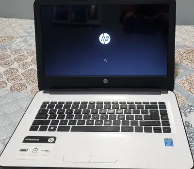 Notebook HP con Intel Core i3 en buen estado - miniatura 3