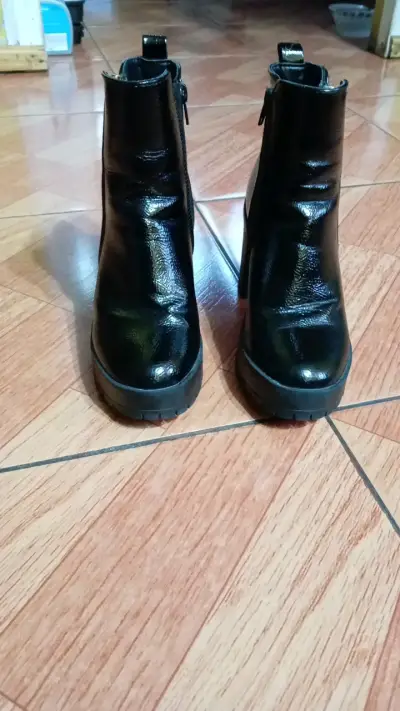 Botines de ecocuero negro con tacón alto - miniatura 1