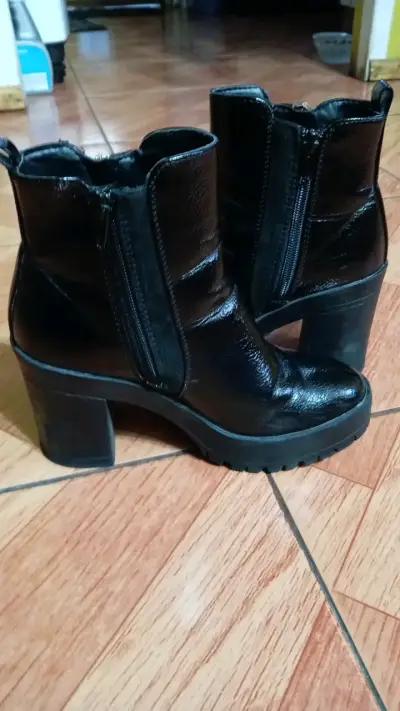 Botines de ecocuero negro con tacón alto - miniatura 4