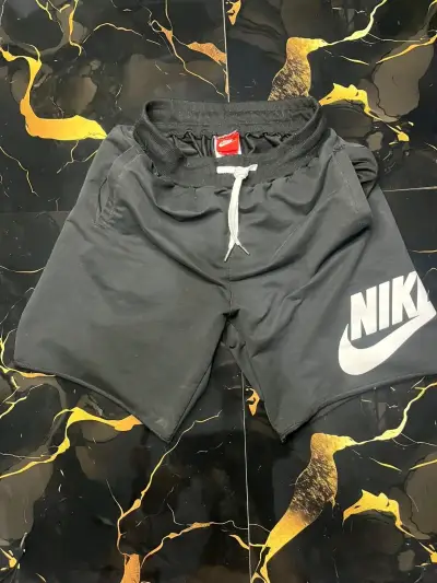 Shorts deportivos Nike negros - miniatura 1